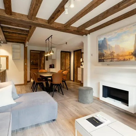 **appartement Cosy Avec Garage, Au Coeur De La Clusaz, Proche Pistes Et Commerces** - Fr-1-304-190